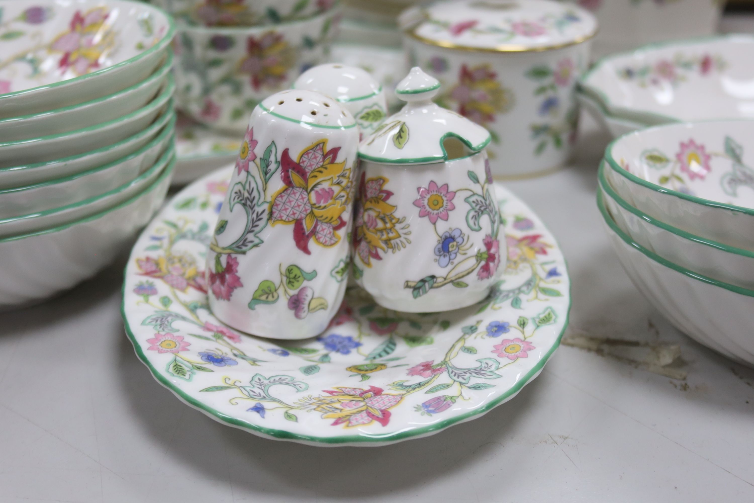 A Minton Haddon Hall part tea and dinner service